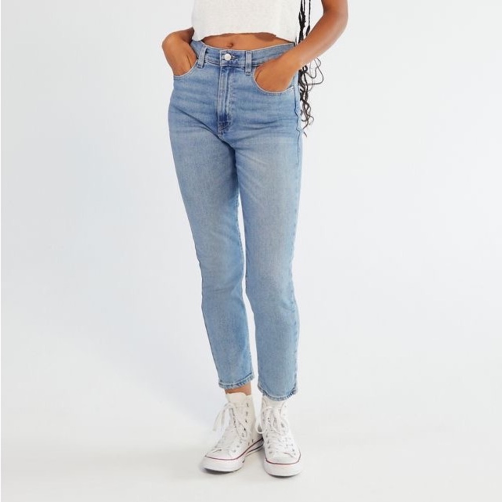 BDG Girlfriend high rise crop in light Wash